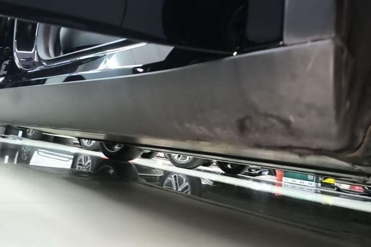 Used Tesla Model Y 2022 Rear-Wheel-Drive Version Right Side Sill