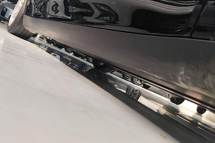 Used Tesla Model Y 2022 Revised Version Rear-Wheel Drive Right Side Sill