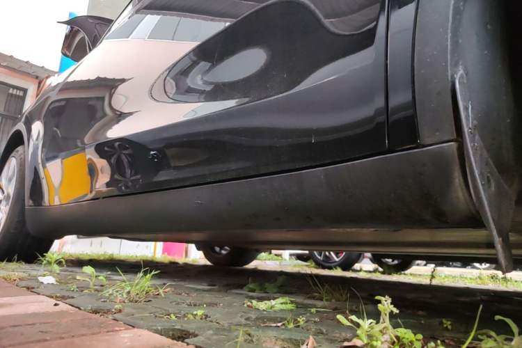 Used Tesla Model Y 2022 Revised Version Rear-Wheel Drive Right Side Sill
