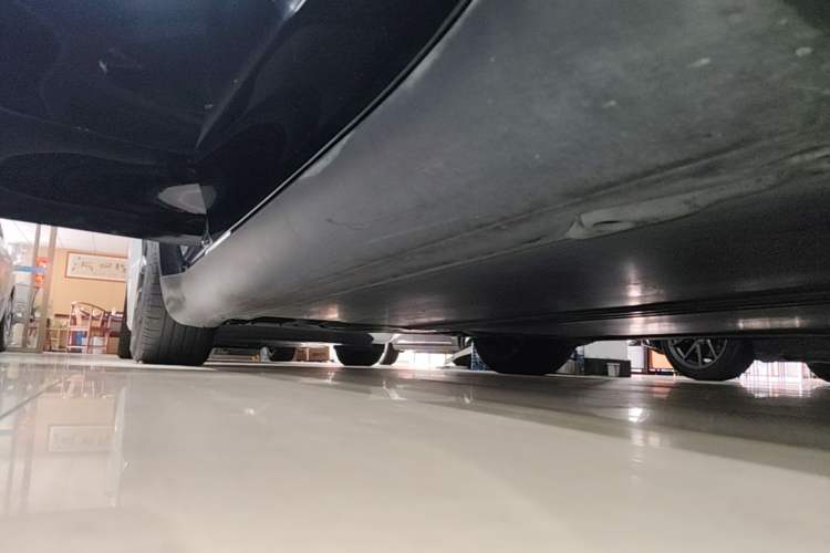 Used Tesla Model Y 2022 Rear-Wheel-Drive Version Right Side Sill