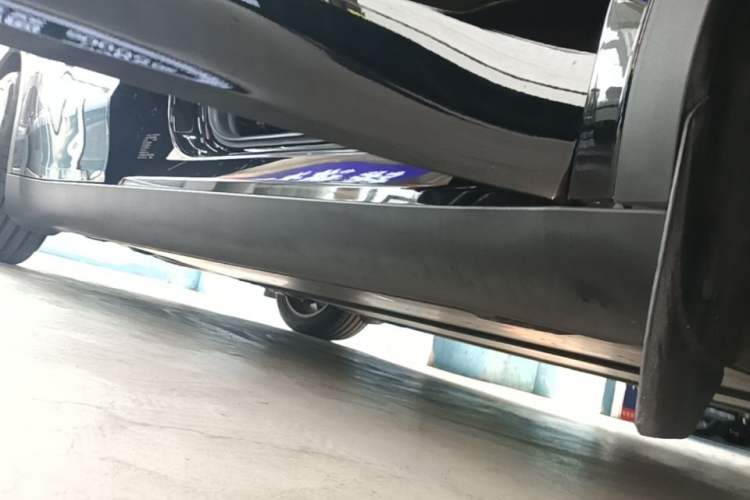 Used Tesla Model Y 2022 Rear-Wheel-Drive Version Right Side Sill