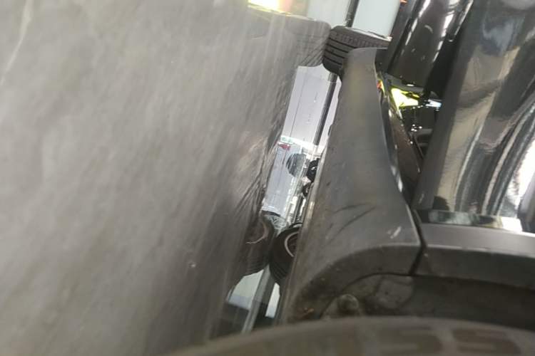 Used Tesla Model Y 2022 Rear-Wheel-Drive Version Right Side Sill
