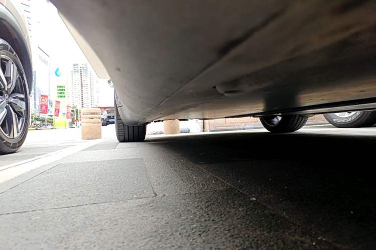 Used Tesla Model Y 2022 Long-Range All-Wheel-Drive Version Right Side Sill