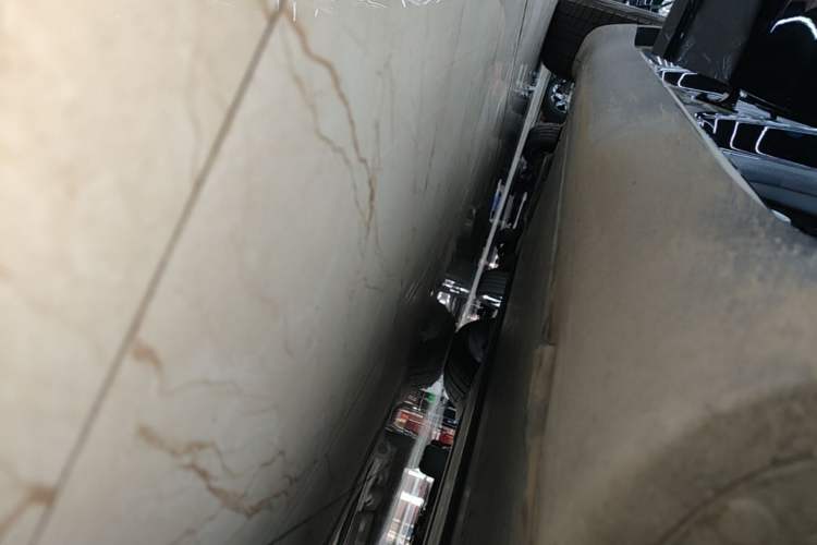 Used Tesla Model Y 2022 Performance High-Performance All-Wheel-Drive Version Right Side Sill