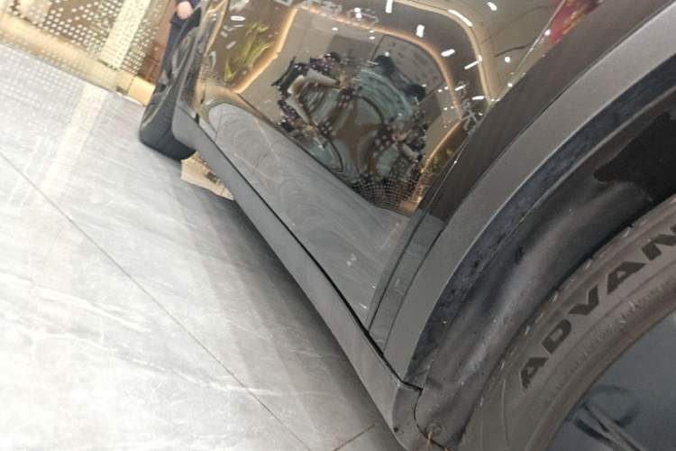 Used Tesla Model Y 2022 Rear-Wheel-Drive Version Right Side Sill