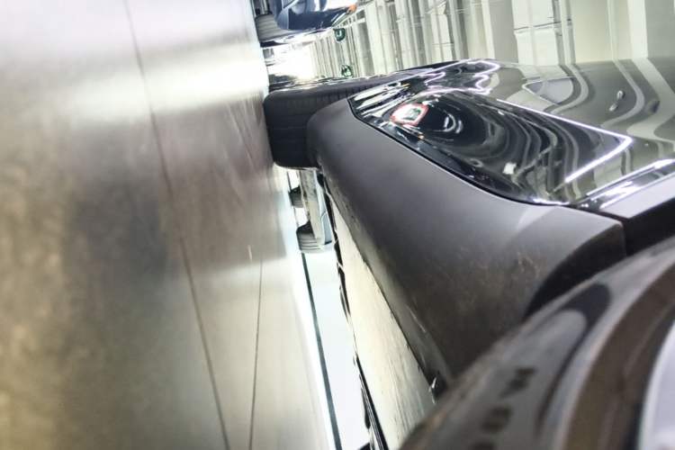 Used Tesla Model Y 2022 Performance High-Performance All-Wheel-Drive Version Right Side Sill