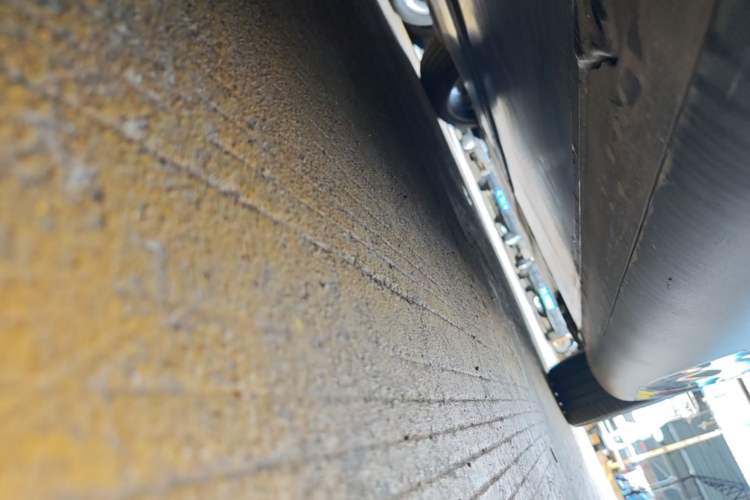 Used Tesla Model Y 2022 Long-Range All-Wheel-Drive Version Right Side Sill