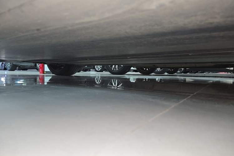 Used Tesla Model Y 2022 Rear-Wheel-Drive Version Right Side Sill