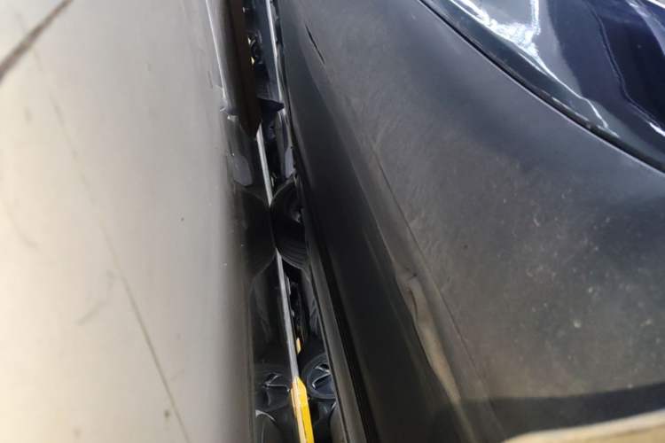 Used Tesla Model Y 2022 Rear-Wheel-Drive Version Right Side Sill