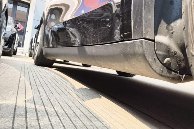 Used Tesla Model Y 2022 Rear-Wheel-Drive Version Right Side Sill