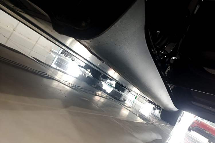 Used Tesla Model Y 2022 Performance High-Performance All-Wheel-Drive Version Right Side Sill