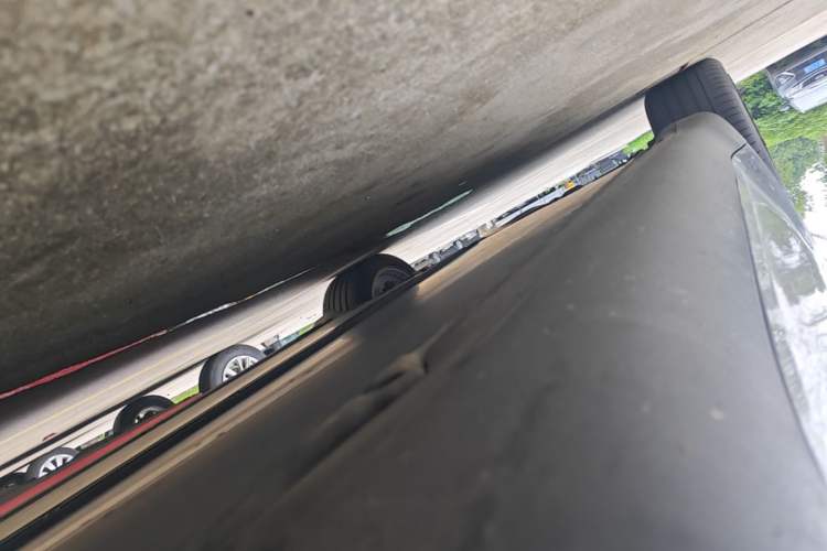 Used Tesla Model Y 2022 Rear-Wheel-Drive Version Right Side Sill