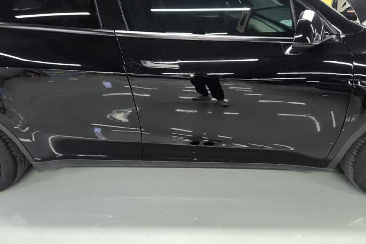 Used Tesla Model Y 2022 Rear-Wheel-Drive Version Right Side Sill