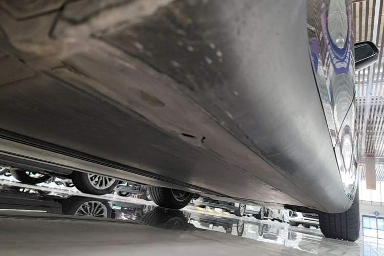 Used Tesla Model Y 2022 Rear-Wheel-Drive Version Right Side Sill