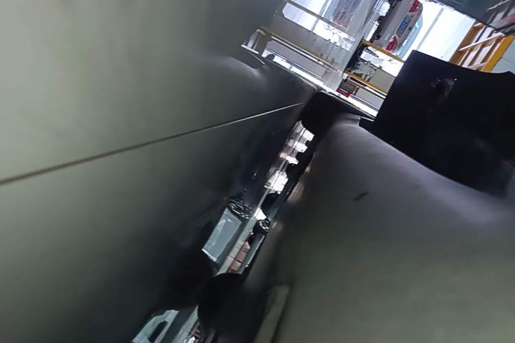 Used Tesla Model Y 2022 Long-Range All-Wheel-Drive Version Right Side Sill