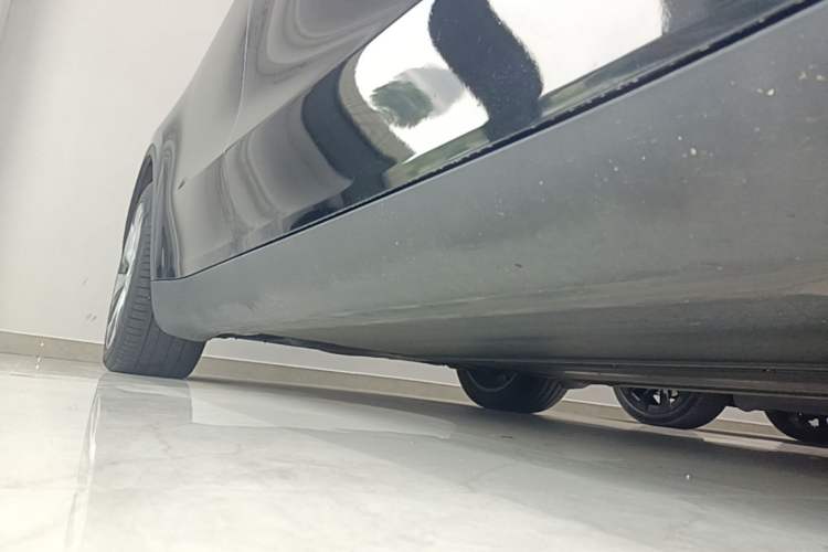 Used Tesla Model Y 2022 Revised Version Rear-Wheel Drive Right Side Sill