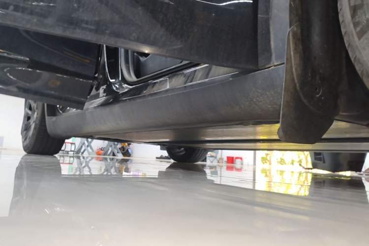 Used Tesla Model Y 2022 Rear-Wheel-Drive Version Right Side Sill