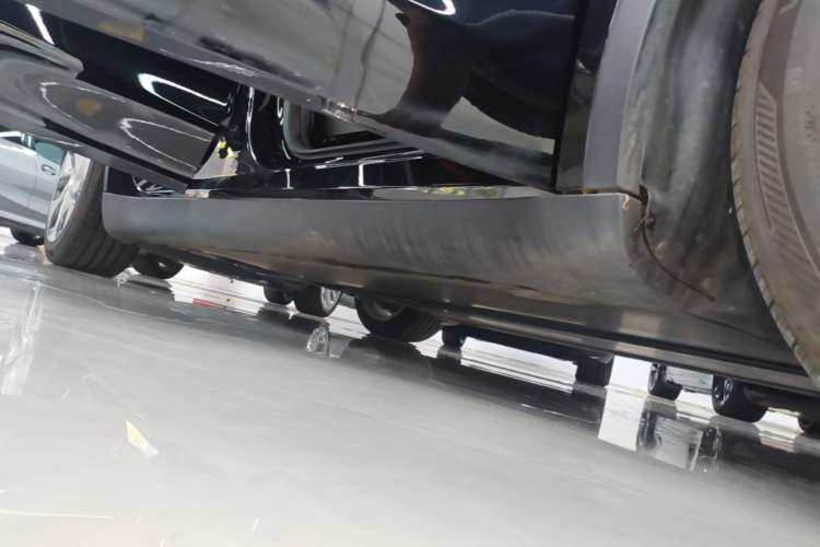 Used Tesla Model Y 2022 Rear-Wheel-Drive Version Right Side Sill