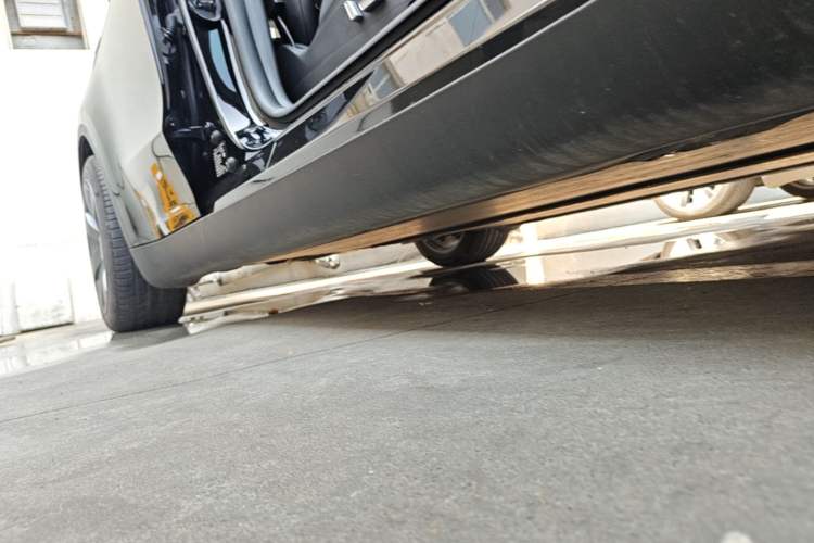 Used Tesla Model Y 2022 Revised Version Rear-Wheel Drive Right Side Sill