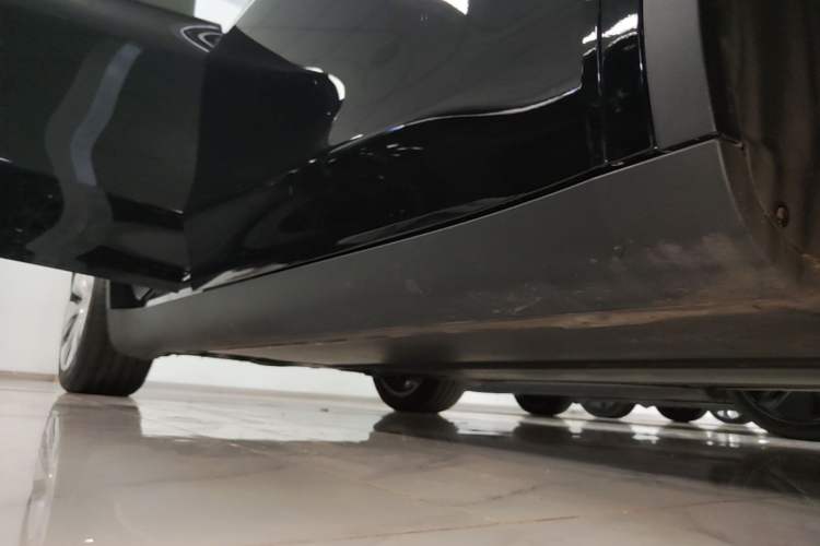 Used Tesla Model Y 2022 Revised Version Long-Range All-Wheel Drive Right Side Sill