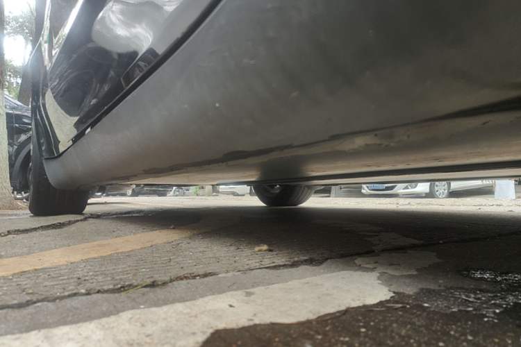 Used Tesla Model Y 2022 Rear-Wheel-Drive Version Right Side Sill