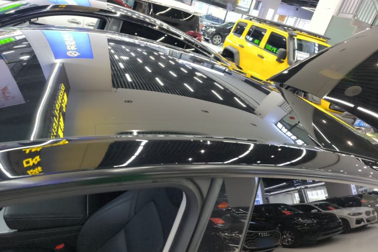 Used Tesla Model Y 2022 Rear-Wheel-Drive Version Roof