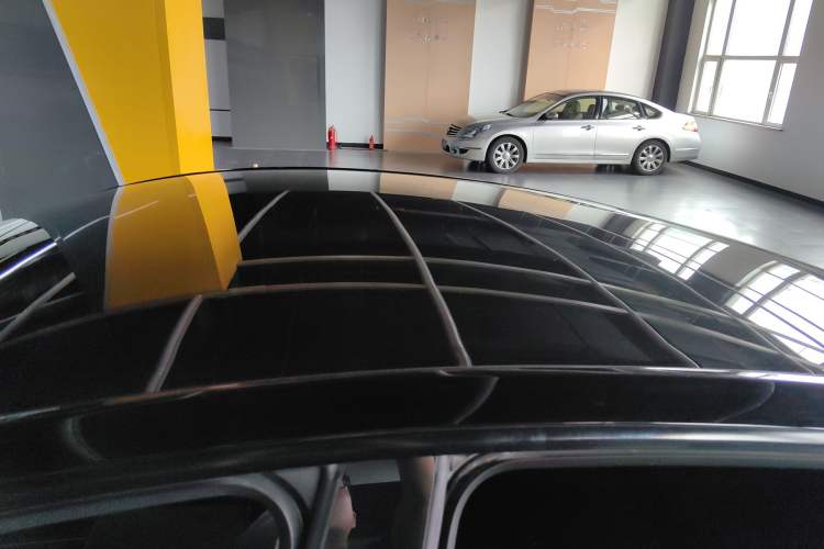 Used Tesla Model Y 2022 Rear-Wheel-Drive Version Roof