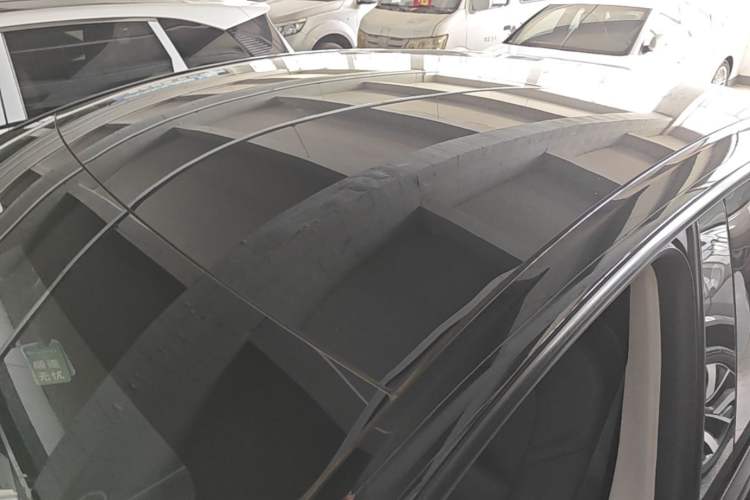 Used Tesla Model Y 2022 Rear-Wheel-Drive Version Roof