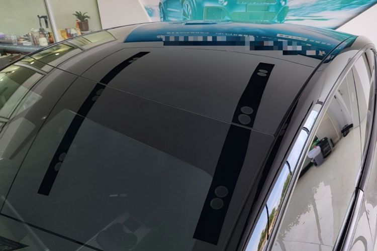 Used Tesla Model Y 2022 Long-Range All-Wheel-Drive Version Roof