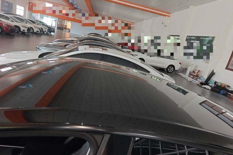 Used Tesla Model Y 2022 Long-Range All-Wheel-Drive Version Roof