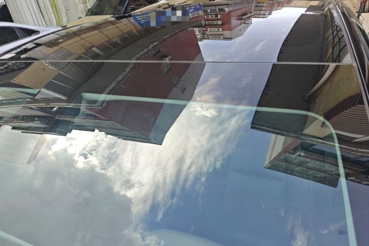 Used Tesla Model Y 2022 Rear-Wheel-Drive Version Roof