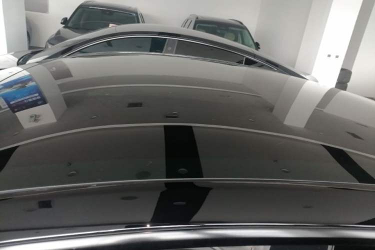 Used Tesla Model Y 2022 Rear-Wheel-Drive Version Roof
