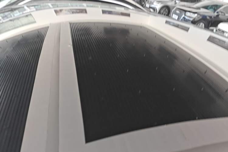 Used Tesla Model Y 2022 Rear-Wheel-Drive Version Roof