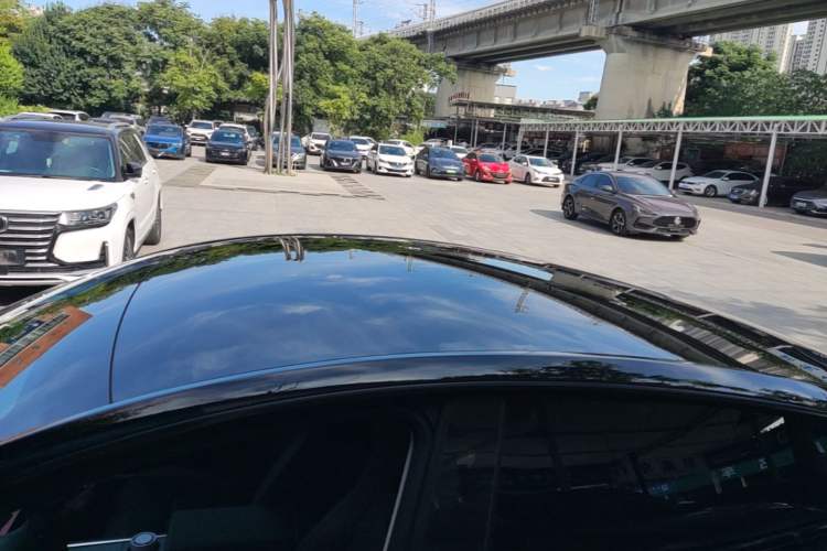 Used Tesla Model Y 2022 Rear-Wheel-Drive Version Roof