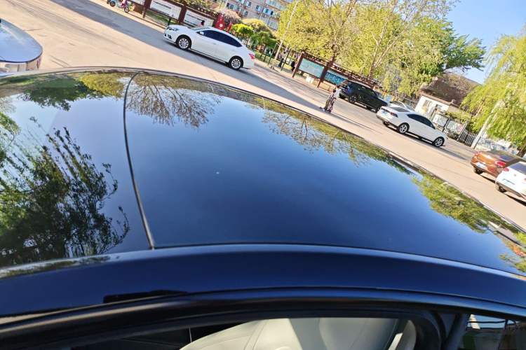 Used Tesla Model Y 2022 Rear-Wheel-Drive Version Roof