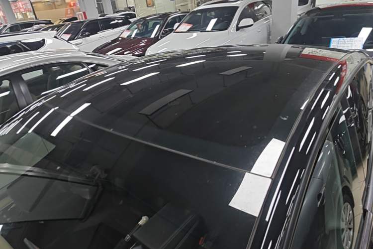 Used Tesla Model Y 2022 Rear-Wheel-Drive Version Roof