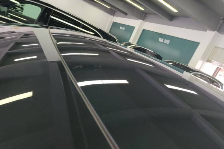 Used Tesla Model Y 2022 Rear-Wheel-Drive Version Roof