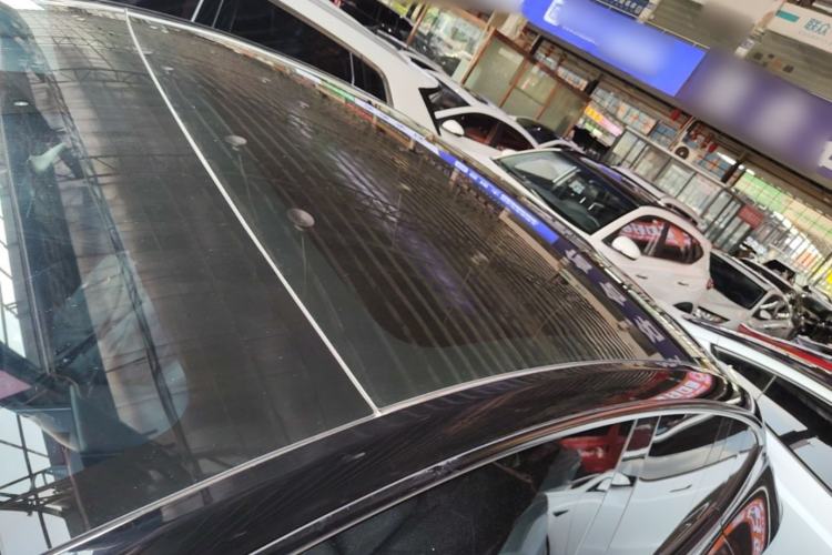 Used Tesla Model Y 2022 Rear-Wheel-Drive Version Roof