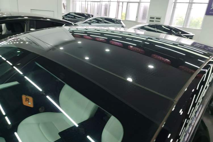 Used Tesla Model Y 2022 Long-Range All-Wheel-Drive Version Roof