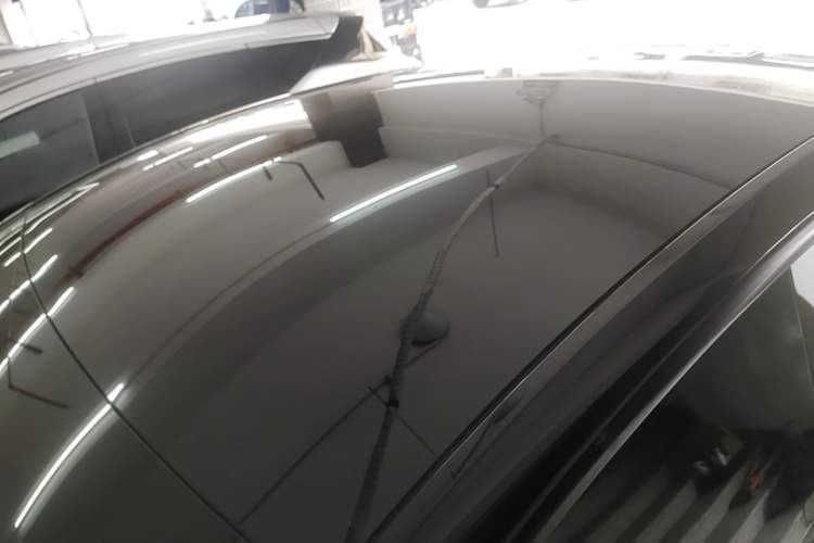 Used Tesla Model Y 2022 Rear-Wheel-Drive Version Roof