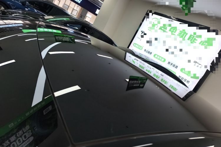 Used Tesla Model Y 2022 Rear-Wheel-Drive Version Roof