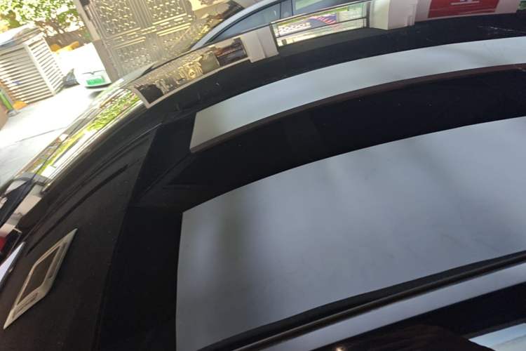 Used Tesla Model Y 2022 Rear-Wheel-Drive Version Roof