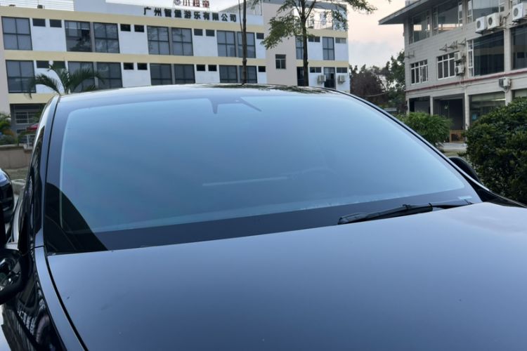 Used Tesla Model Y 2022 Rear-Wheel-Drive Version Roof