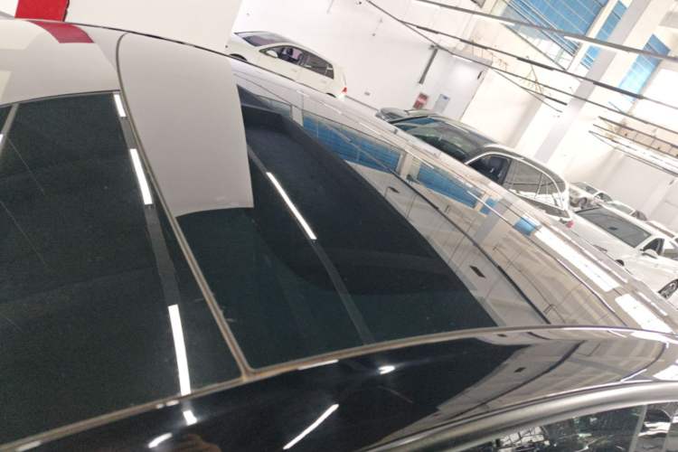 Used Tesla Model Y 2022 Rear-Wheel-Drive Version Roof