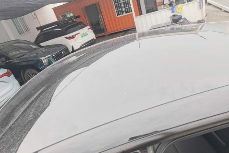 Used Tesla Model Y 2022 Long-Range All-Wheel-Drive Version Roof