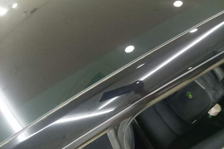 Used Tesla Model Y 2022 Long-Range All-Wheel-Drive Version Roof
