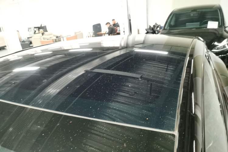 Used Tesla Model Y 2022 Rear-Wheel-Drive Version Roof
