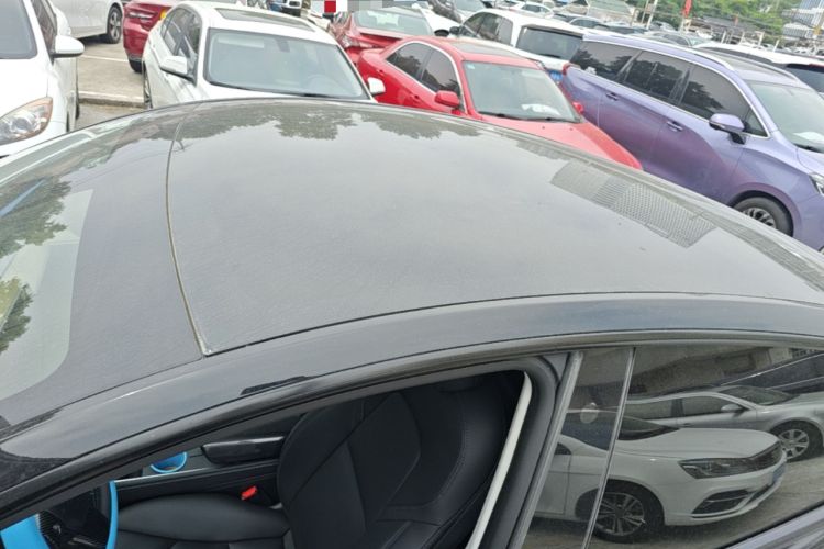 Used Tesla Model Y 2022 Rear-Wheel-Drive Version Roof