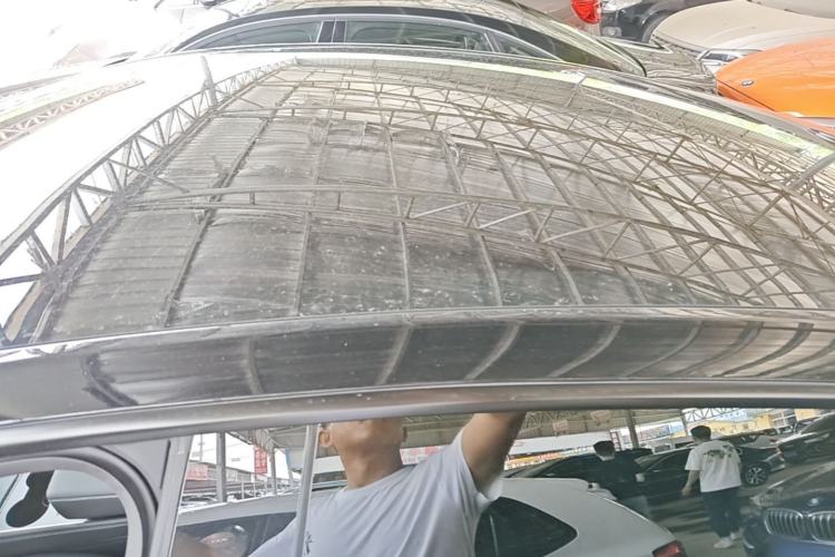 Used Tesla Model Y 2022 Rear-Wheel-Drive Version Roof