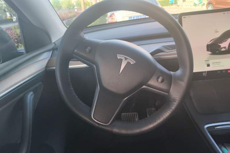 Used Tesla Model Y 2022 Long-Range All-Wheel-Drive Version Steering Wheel
